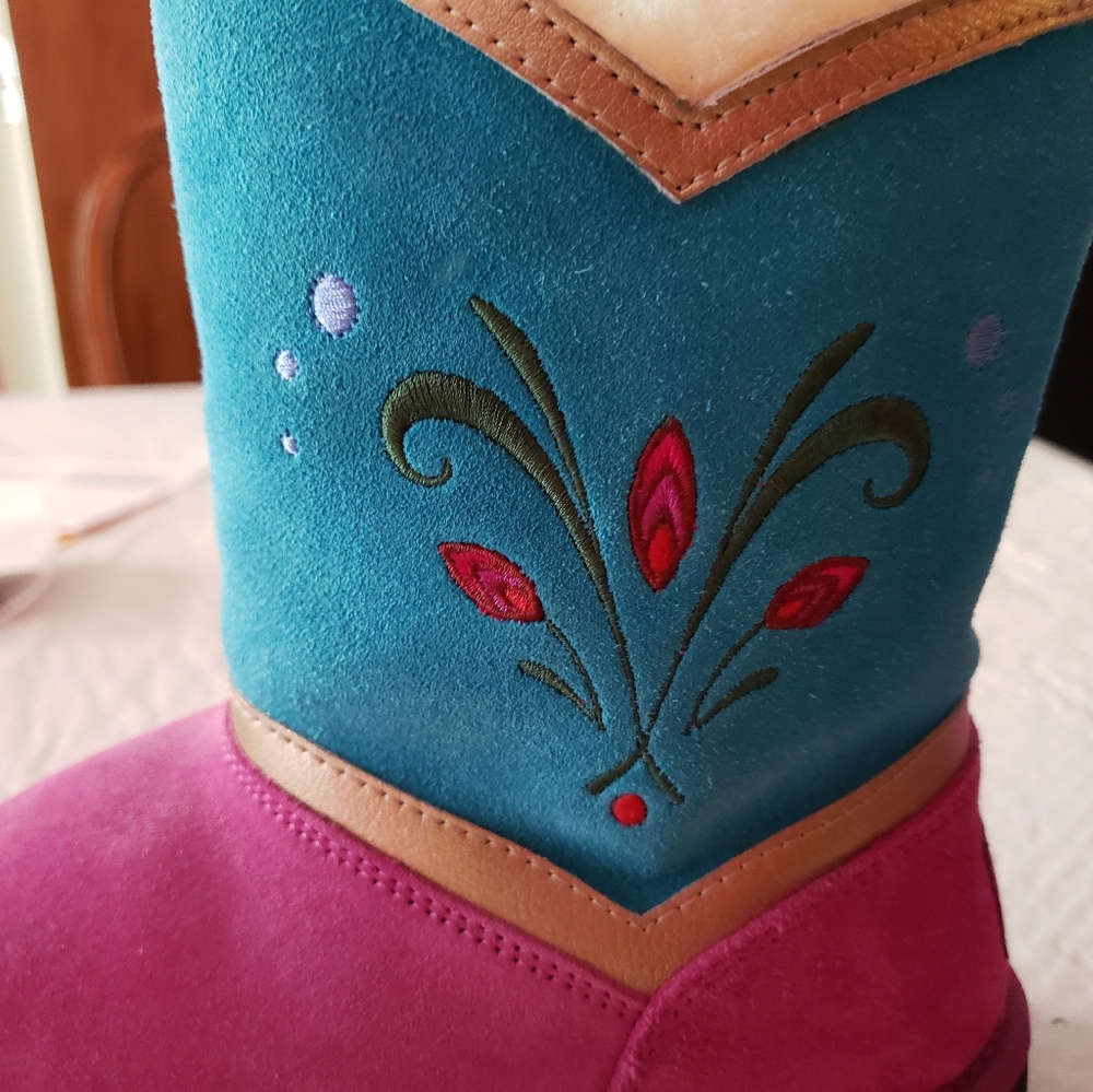 UGG DISNEY BOOTS LIMITED EDITION